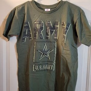 Youth size small green army t-shirt.
